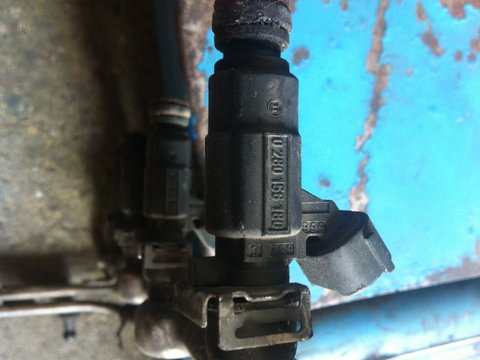 Injector Audi A4 A6 A8 VW Phaeton 4.2 cod 0280156180