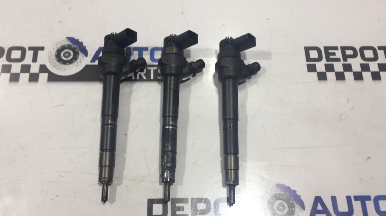 Injector audi A4 B8 2.0 tdi CJCB cod 03L 130 277 J / 03L130277J / 0445110369