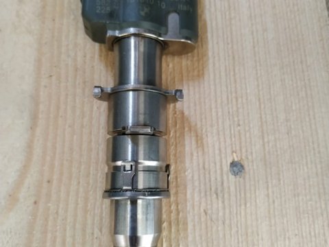 Injector benzina BMW cod 7589048