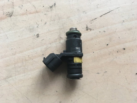 Injector benzina VW Golf 4 036906031a