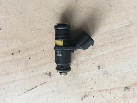 Injector benzina VW Golf 4 036906031a