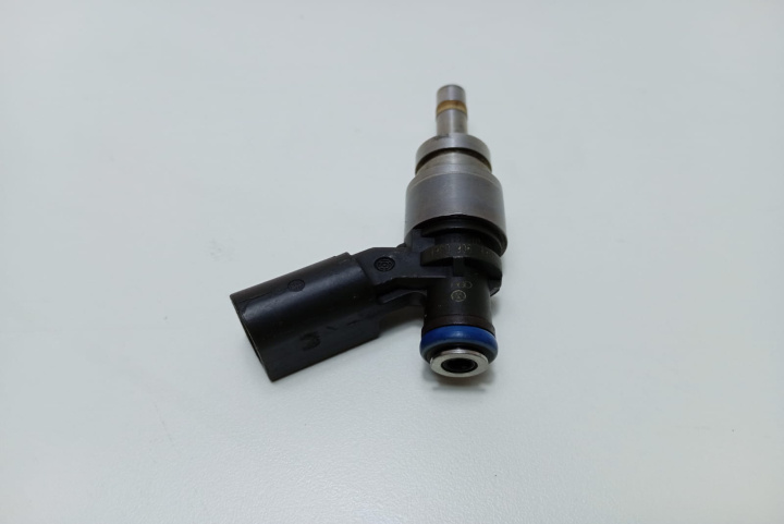 Injector combustibil 3.2 fsi 06E906036F 