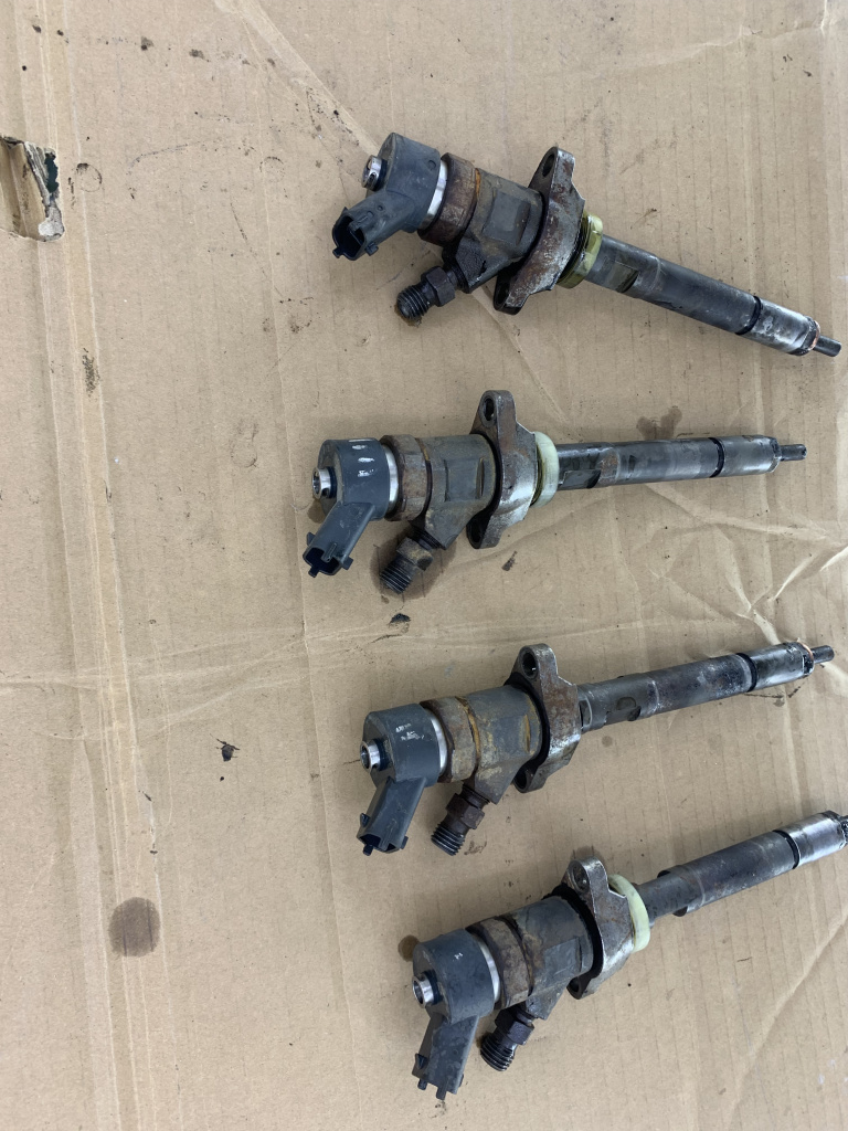 Injector Ford FOCUS 2 HHDA / 1.6 TDCI 20