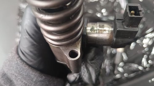 Injector Golf 5 2.0 TDI Cod motor: BMN C