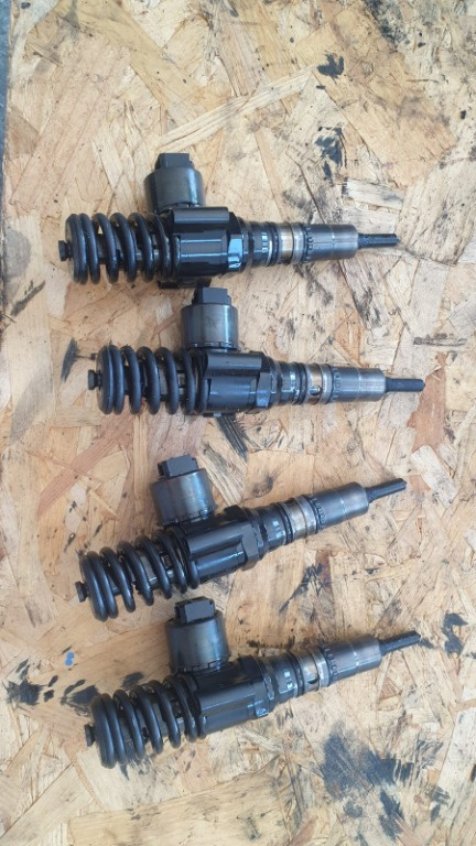 Injector golf 5 BKD 2.0 Tdi 03G130073G
