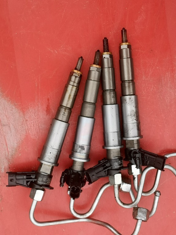 Injector / Injectoare Renault Trafic 2.0 DCI cod 0445115007
