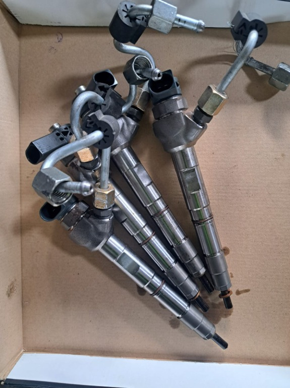 Injector injectoare Skoda Octavia 3 Scout 2.0 TDI 0445110469