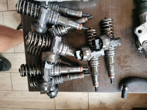 Injector / injectoare Vw Golf 4 / Bora Seat Leon / Toledo AXR 1.9 tdi diesel 073AG Ag 038130073 AG