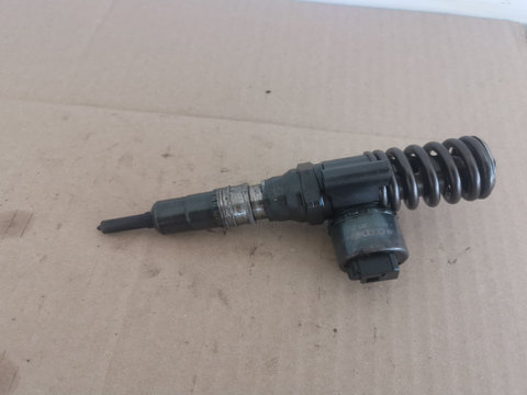 Injector Injector Volkswagen Touran (1T1, 1T2) [Fabr 2003-2010] 038130073A 1.9 TDI AVQ 74KW / 100CP 038130073A Volkswagen VW Touran