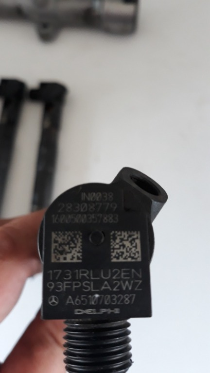 Injector Mercedes C CLASS W205 Cod a6510703287