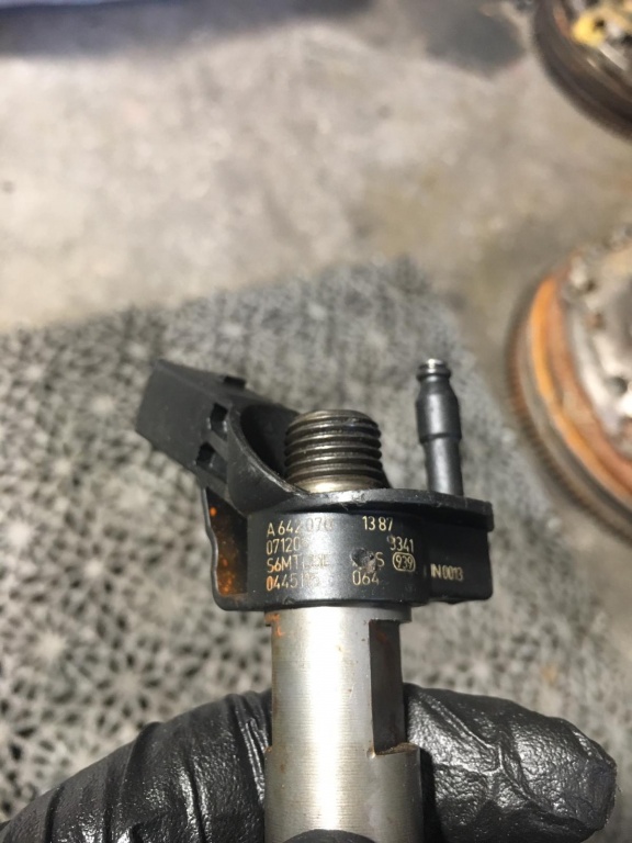 Injector Mercedes ML 3.0 CDI 320 cdi w164 , cod injectoare A6420701387