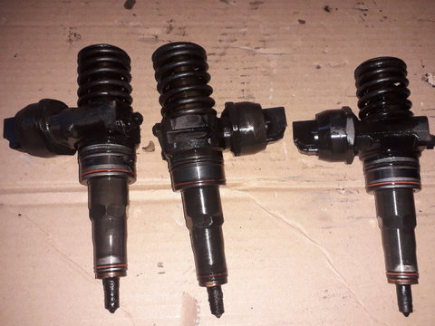 Injector motorina 038130073AQ Volkswagen Golf 4 [1997 - 2006] Hatchback 5-usi 1.9 TDI MT (101 hp) AXR, gri hatch Euro3