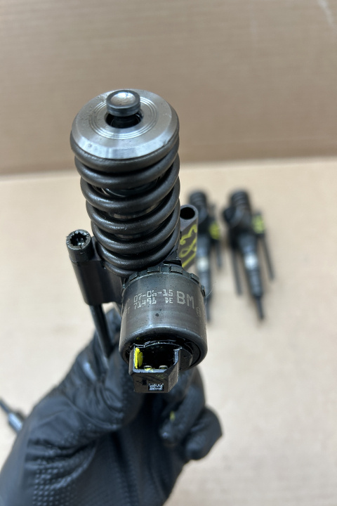 Injector motorina 03G130073G 2.0TDI 103k