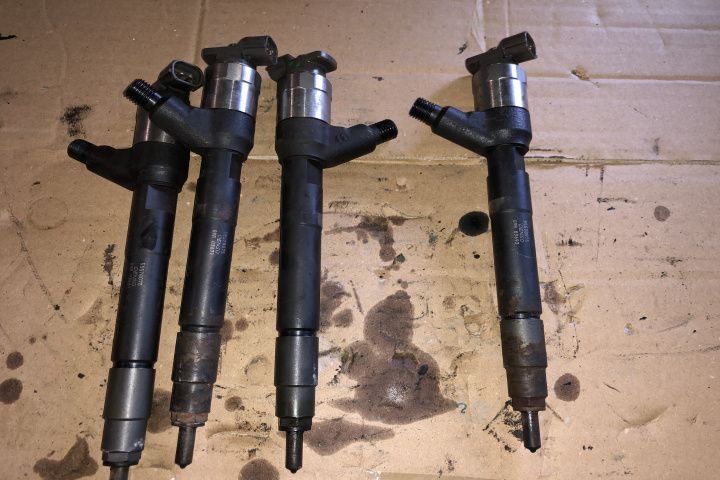 Injector motorina 55578078 Opel Astra J [facelift] [2012 - 2018] Sports Tourer wagon 5-usi 1.6 CDTI ecoFLEX MT (110 hp)