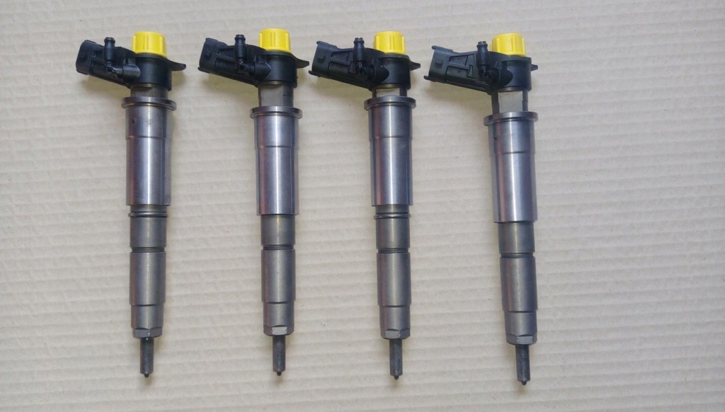 Injector Nissan Qashqai 2.0 dci 0445115084