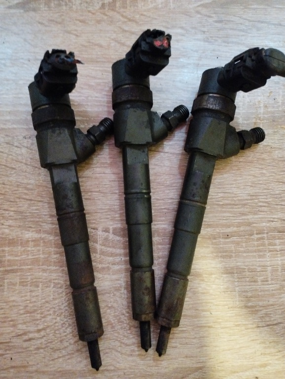 Injector Opel Astra H 1.9 150 cp an de fabricație 2010 cod 0445110 243