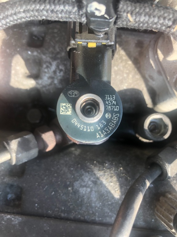 Injector opel corsa d 1.3 cdti cod 0445110 183