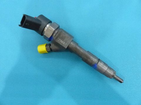 Injector Opel Vivaro 1.9 cdti 0445110021