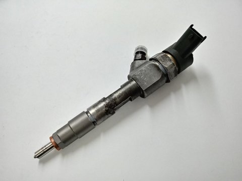 Injector Opel Vivaro 1.9 cdti 0445110146