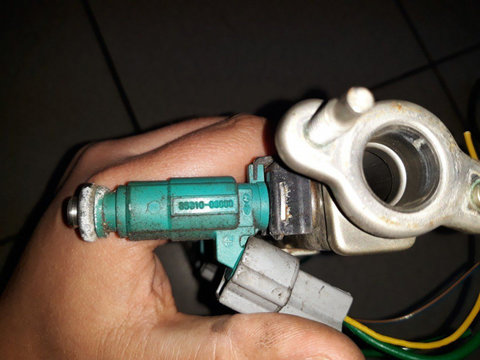 Injector pentru hyundai i10 1.2 benzina cod:85310-03000