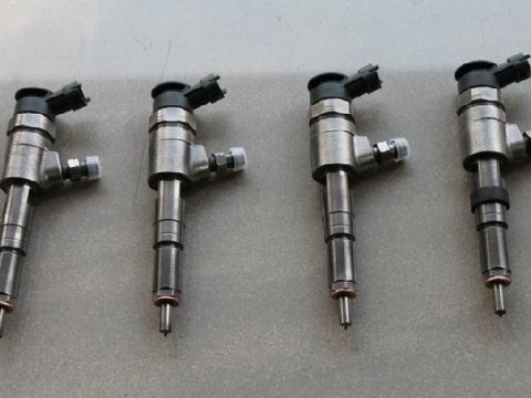 Injector Peugeot 206 , 207 , Bipper , Citroen C3 , 1.4 hdi cod : 0445110252
