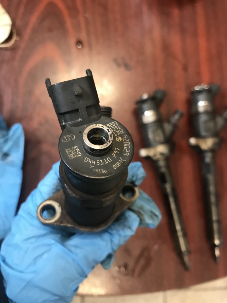 Injector Peugeot 3008 1.6 hdi 0445110297