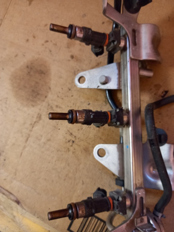 Injector Renault Clio 4 09 TCE cod produs:166004787R