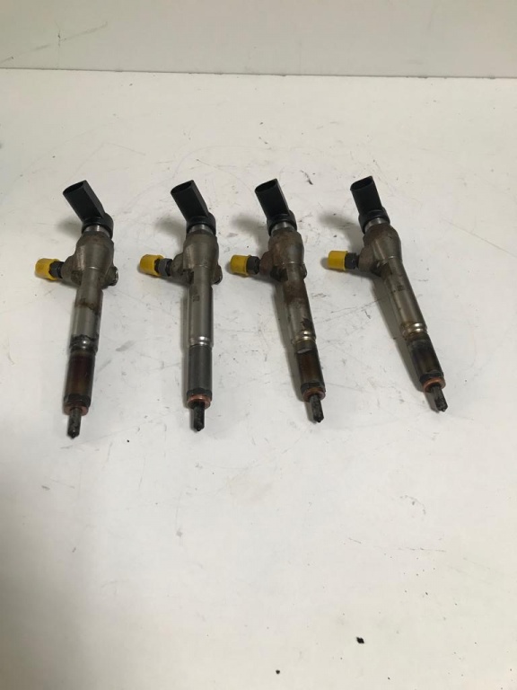 Injector Siemens Renault Megane 1.5 dci Euro 4 Cod Injector:8200842205