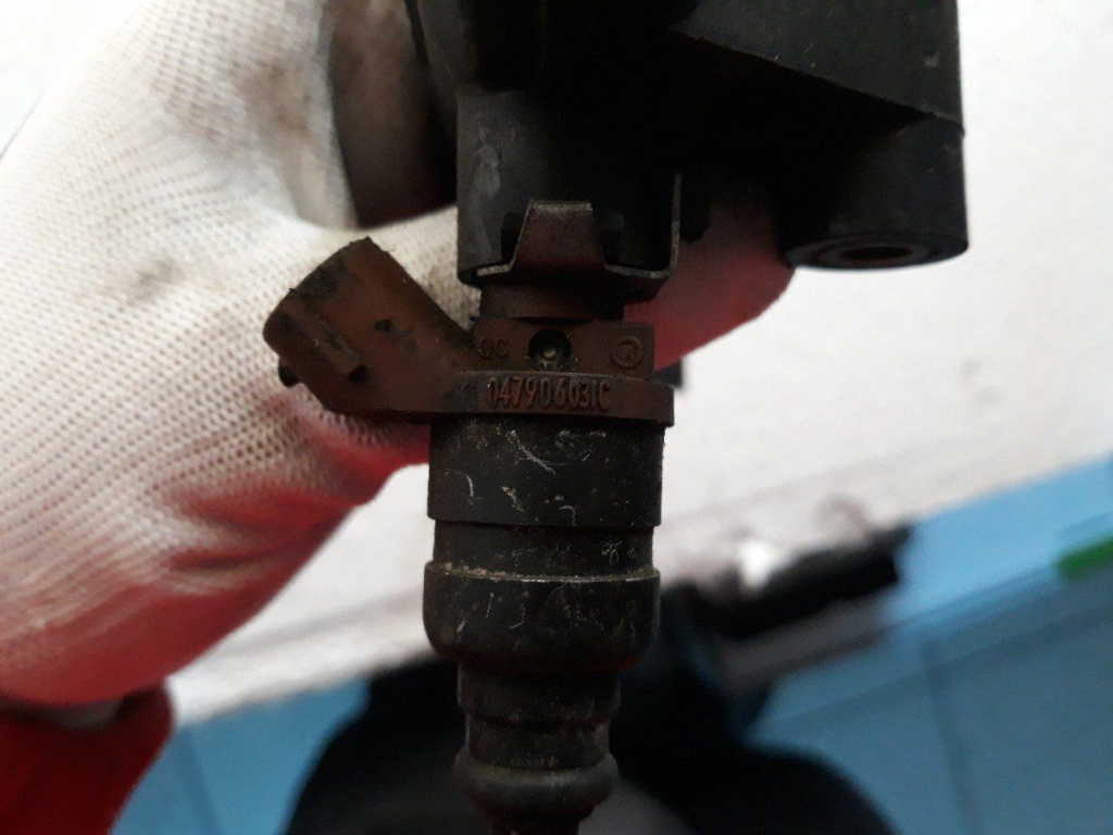 INJECTOR SKODA FABIA 1.4 BENZINA 047906031C