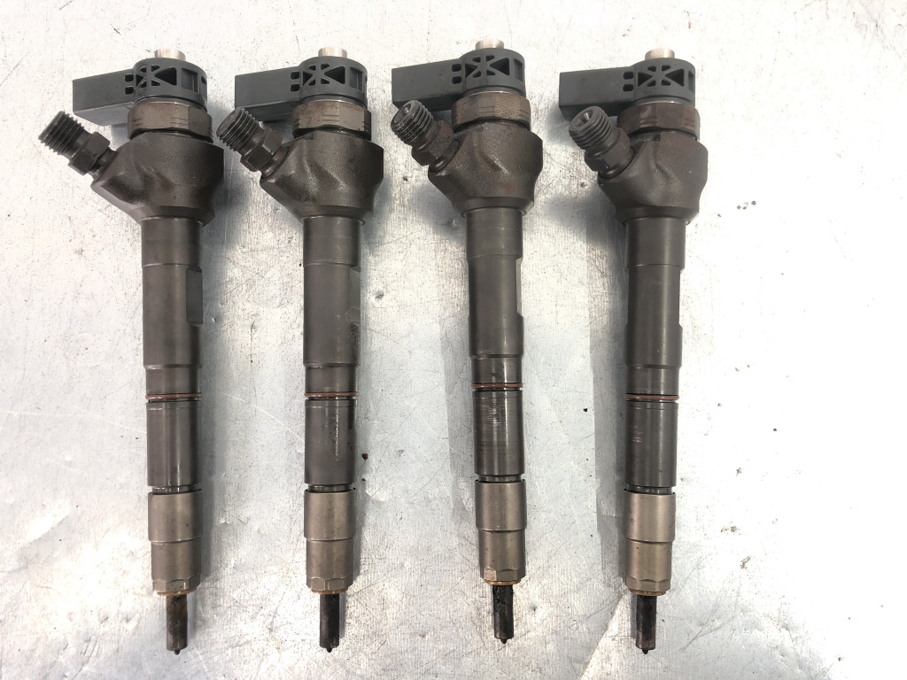 Injector Skoda Octavia 3 Combi 1.6 TDI DSG 7 Automat, 105cp sedan 2014 (04L130277G)