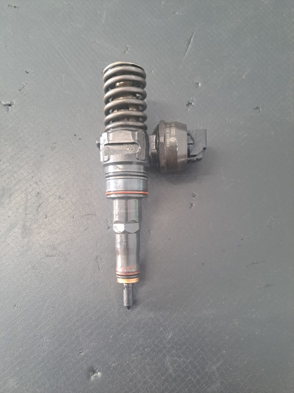 Injector , Skoda Octavia [facelift] [2000 - 2010] 1.9 tdi ASZ ,compatibilitate Golf IV, Seat Ibiza, Volkswagen Passat 3B3 2000-2005 COD -0414720039 038130073al
