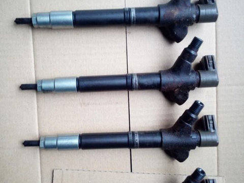Injector Toyota Avensis 2.2 D4D cod 23670-0R090
