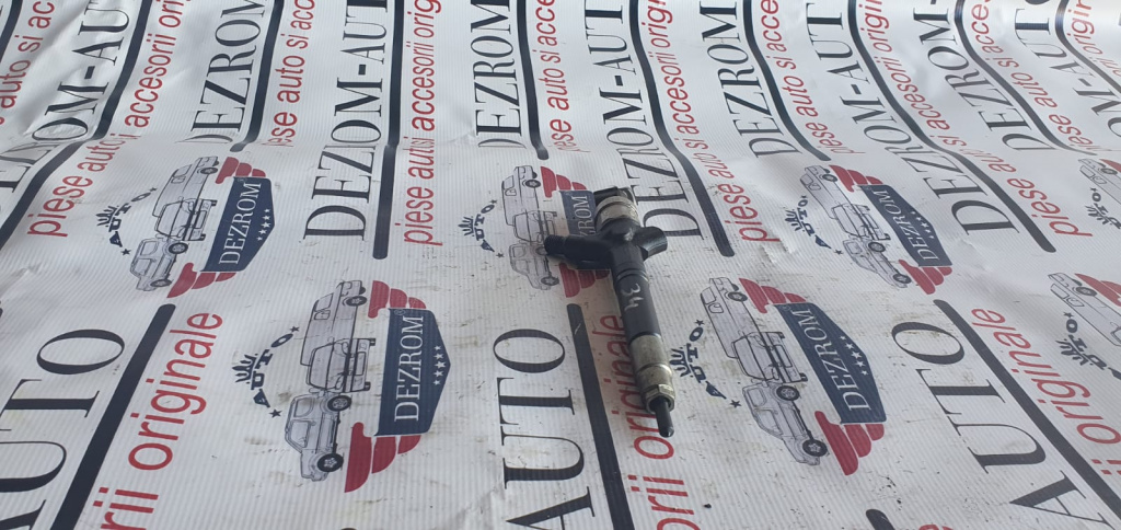Injector Toyota Avensis Verso 2.0 D 116cp cod piesa : 236700G010