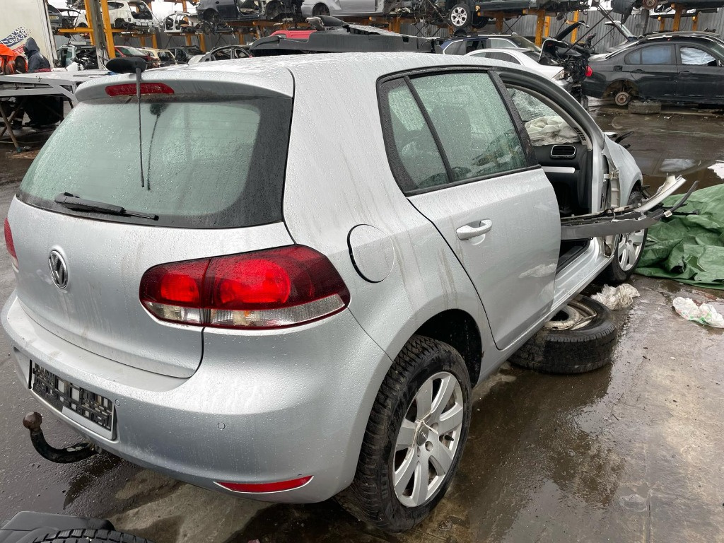 Injector Volkswagen Golf 6 2010 hatchback 1.6 tdi CAYC