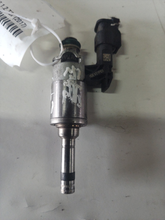 Injector Volkswagen Golf 7 , 1.2 Tsi an 2016 cjz cod piesa 04E133036A