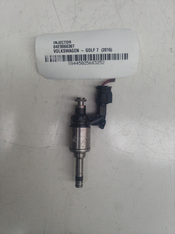 Injector Volkswagen Golf 7 an 2016 CZDD cod piesa 04e906036t