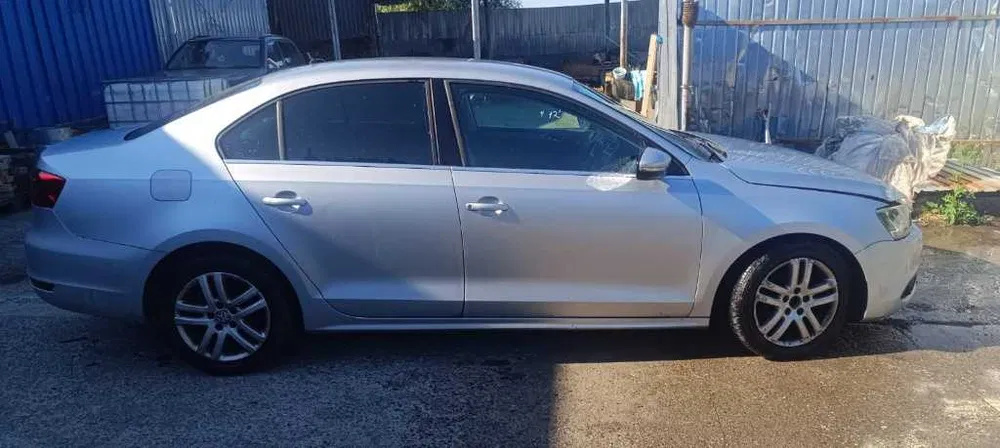 Injector Volkswagen Jetta 2012 hatchback