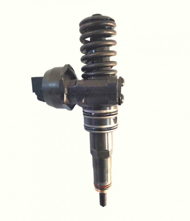 Injector Volkswagen Passat B6 1.9 Tdi an 2007 BXE BKC cod piesa 038130073AG