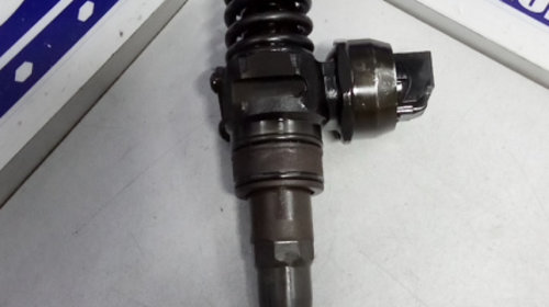 Injector VOLKSWAGEN Passat B6 2.0 TDI 14