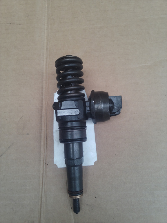 Injector Volkswagen Passat B6 an 2008 BMP cod piesa 038130073bg