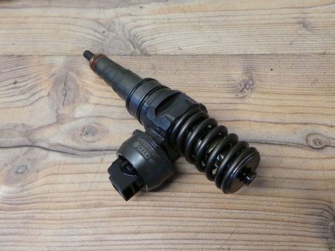 INJECTOR VOLKSWAGEN T5 2,5 TDI COD 070130073R 070130073F