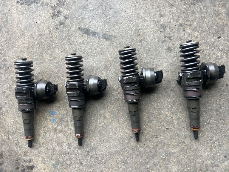Injector Volkswagen Vw Audi Motor 1.9 Diesel cod BW 038130073 BH