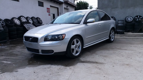 Injector Volvo S40 2006 limousina 2.0 d