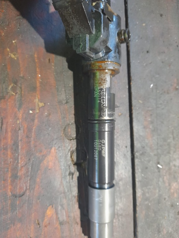 Injector Volvo XC90 S90 V90 cod produs: GJPWF 0680