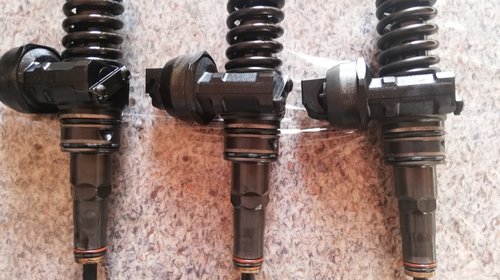 Injector VW Golf 5 1.9 BKC 038130073AG B