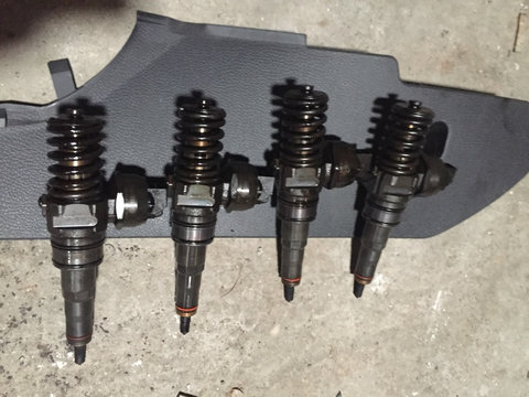 Injector VW Golf 5 1.9 TDI 038130073BN