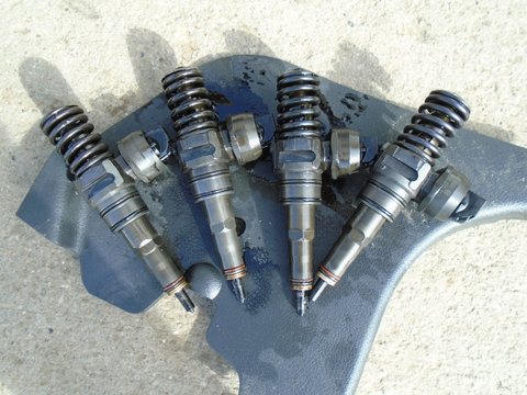 Injector VW Golf 5-1.9 TDI -COD-038130073AG