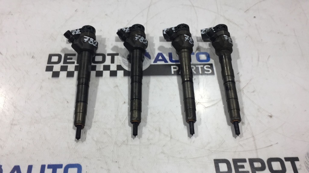 INJECTOR VW GOLF 6 2011 2.0 TDI CFFB COD 03L130277J / 0445110369 (id: 782)