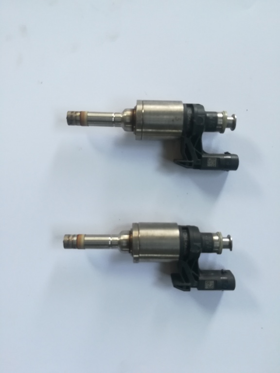 Injector VW Golf 7 Variant 1.4 TSI 90kw motor CXS cod 04E906036E