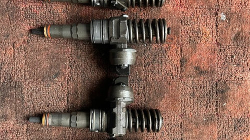 Injector VW Passat B6 1.9 tdi 038130073B